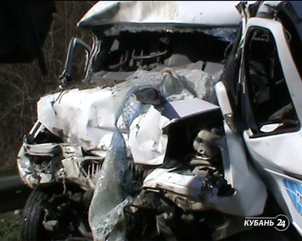 «Факты. Происшествия»: в Краснодаре трамвай сбил женщину, в ДТП на трассе погиб водитель, пьяный дебошир на крыше детского сада