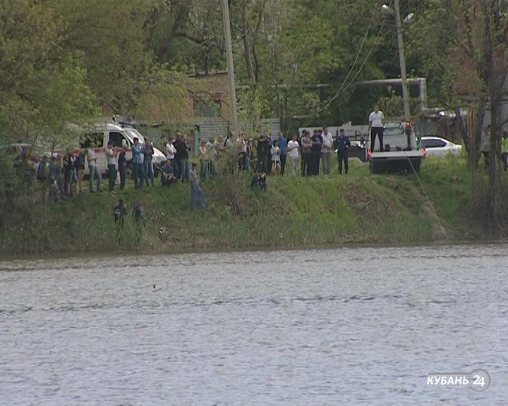 «Факты. Происшествия»: в центре Краснодара утонул Lexus, воры угоняли авто на эвакуаторах, мужчина убил пенсионерку из-за сушеной рыбы