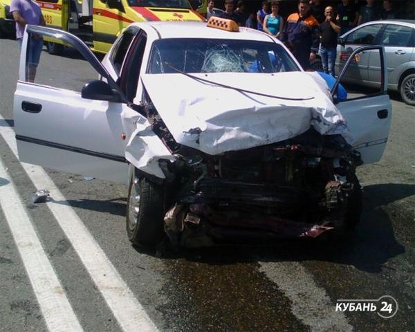 «Факты. Происшествия»: сочинский таксист врезался в две машины и погиб, из краснодарского торгового центра эвакуировали людей
