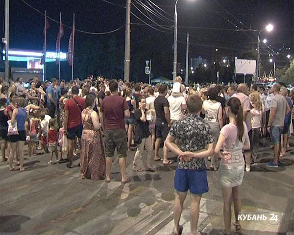 «Факты 24»: из-за жары в Краснодаре участились перебои с электричеством, в одном из краснодарских домов квартира провалилась в подвал