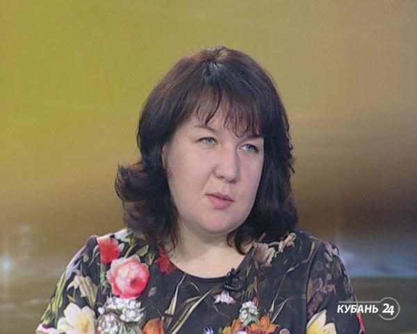 Министр образования и науки Кубани Наталия Наумова: родители могут позвонить по горячей линии, если им предлагают купить учебники