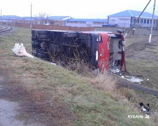 «Факты. Происшествия»: крупный пожар на окраине Краснодара, ДТП с автобусом под селом Коноково