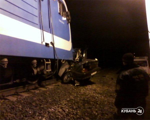 «Факты. Происшествия»: в аварии на железнодорожном переезде погибли два человека, в Краснодаре загорелась автоцистерна