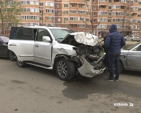 «Факты. Происшествия»: пьяный водитель разгромил машины на парковке в Краснодаре, в Новокубанском районе раскрыли нападение на семью пенсионеров, анапчанина поймали с крупной партией «соли»