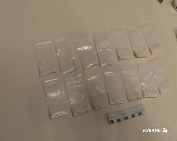 «Факты. Происшествия»: в Краснодаре накрыли лабораторию по производству амфетамина, в Ейске задержали мужчину за разбой