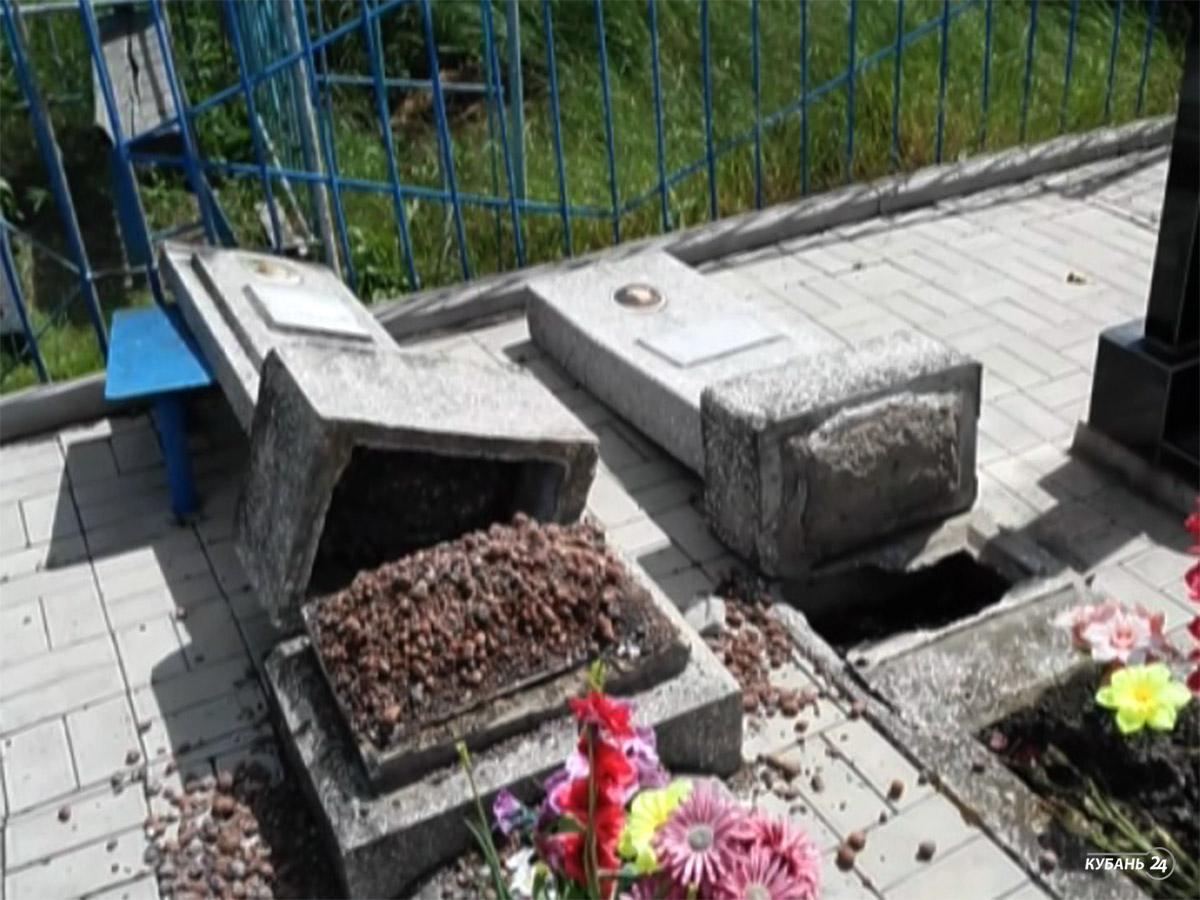 «Факты 24»: на Кубани обработаны 100% бюллетеней на праймериз «Единой России», в Гулькевичах вандалы разрушили более 60 надгробий