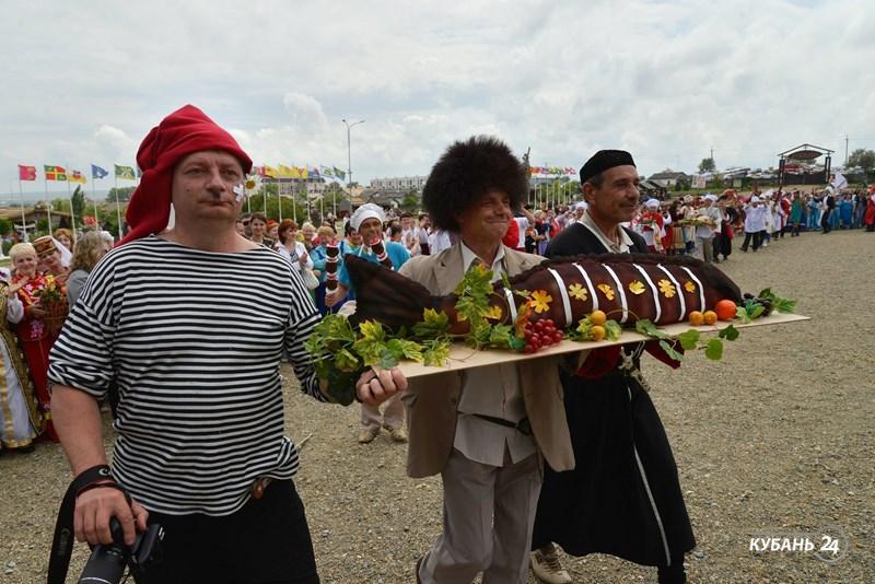 «Факты 24»:  в Крымском районе трое мужчин погибли в колодце, в «Атамани» прошел фестиваль шашлыка и национальных традиций