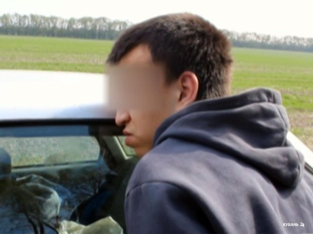 «Факты. Происшествия»: в Крыловском районе мужчина уснул в угнанной машине, в Краснодаре молодой человек ответит за незаконную торговлю медом