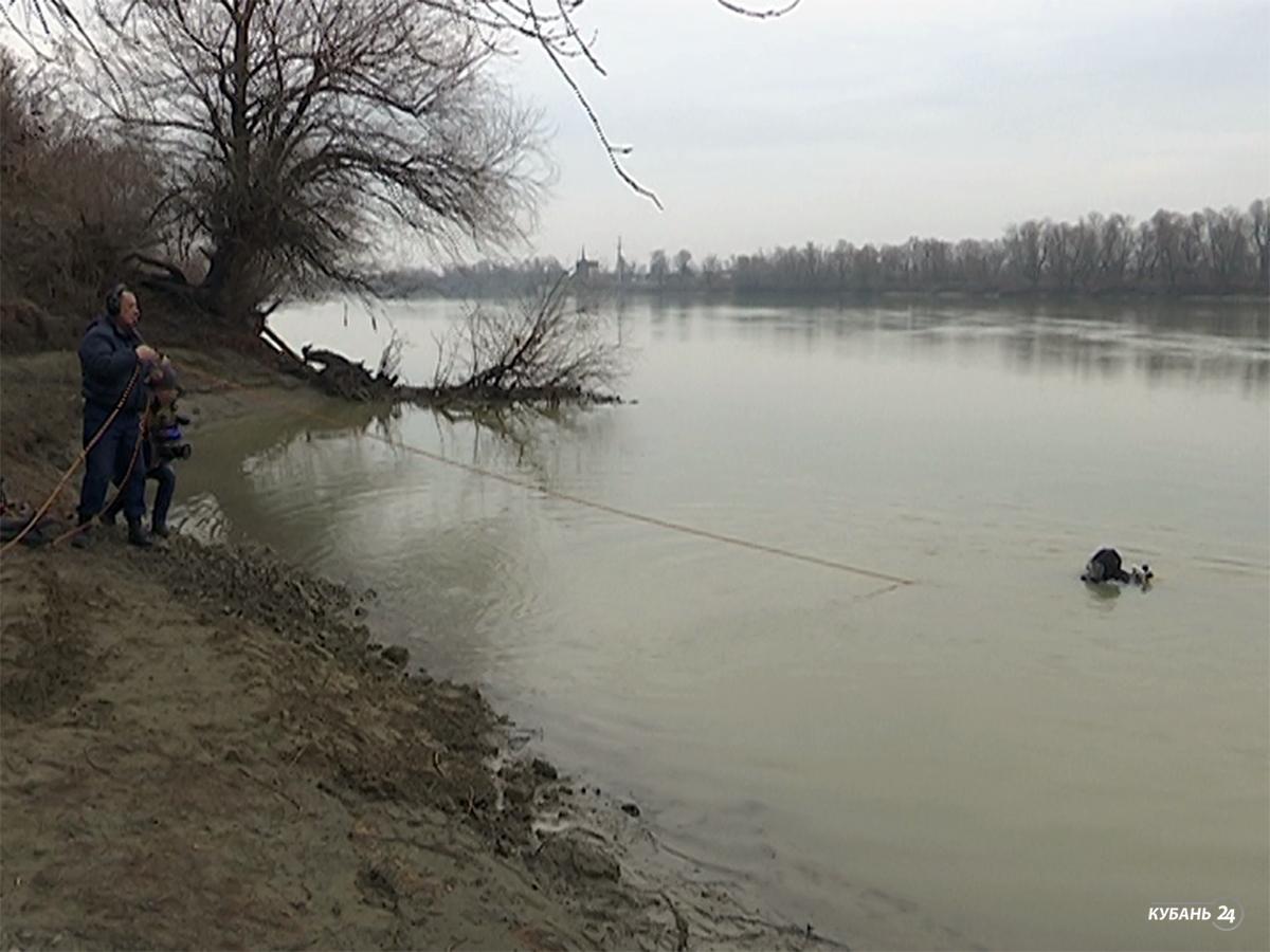 «Факты 24»: в Тимашевском районе объявили день траура по погибшим на реке Кирпили подросткам, в Краснодаре водолазы очистили акватории для купания в день Крещения