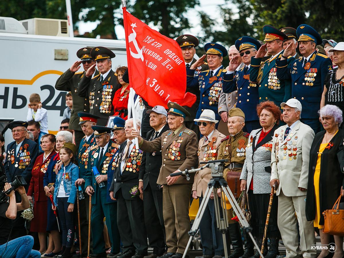«Факты 24»: по главной площади Краснодара 9 мая промаршируют 38 парадных расчетов, в Горячем Ключе заложили Аллею журналистов Кубани