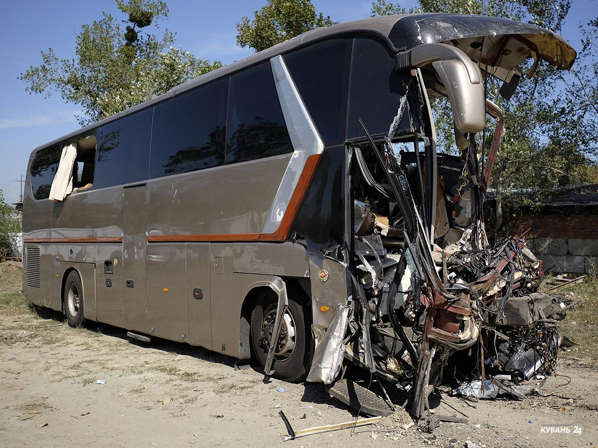 «Факты 24»: в Горячем Ключе экскурсионный автобус врезался в грузовик, в Сочи из-за звонков о бомбе эвакуировали несколько торговых центров и отелей