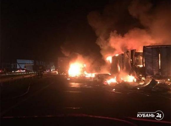 «Факты 24»: под Краснодаром после массовой аварии загорелись грузовики, в Анапе из-за аварии несколько населенных пунктов остались без воды