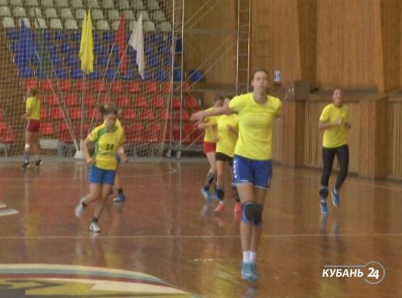 Гандболистки «Кубани» начали подготовку к всероссийскому турниру в Астрахани