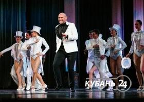 «Новогодний бал» в краснодарском Музыкальном театре