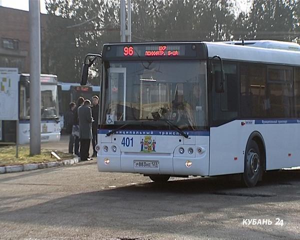 «Факты 24»: в Краснодаре обновили автопарк, День ручного письма, рэпера Тимати арестовали в США за российский триколор