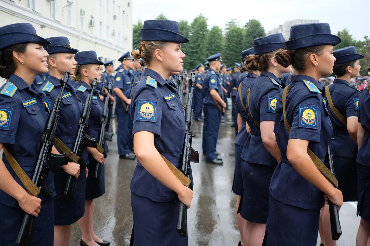 Церемония приведения к военной присяге в краснодарском авиационном училище