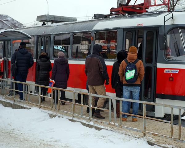 Снегопад привел к транспортным проблемам на дорогах Кубани