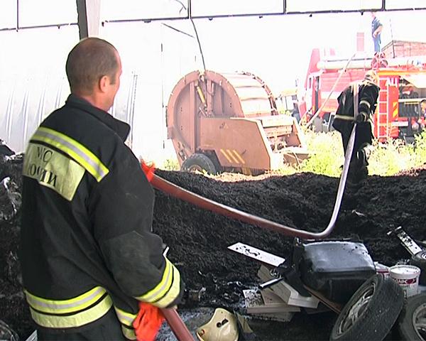 Пожар на складе под Краснодаром тушили более 60 человек и 20 единиц техники