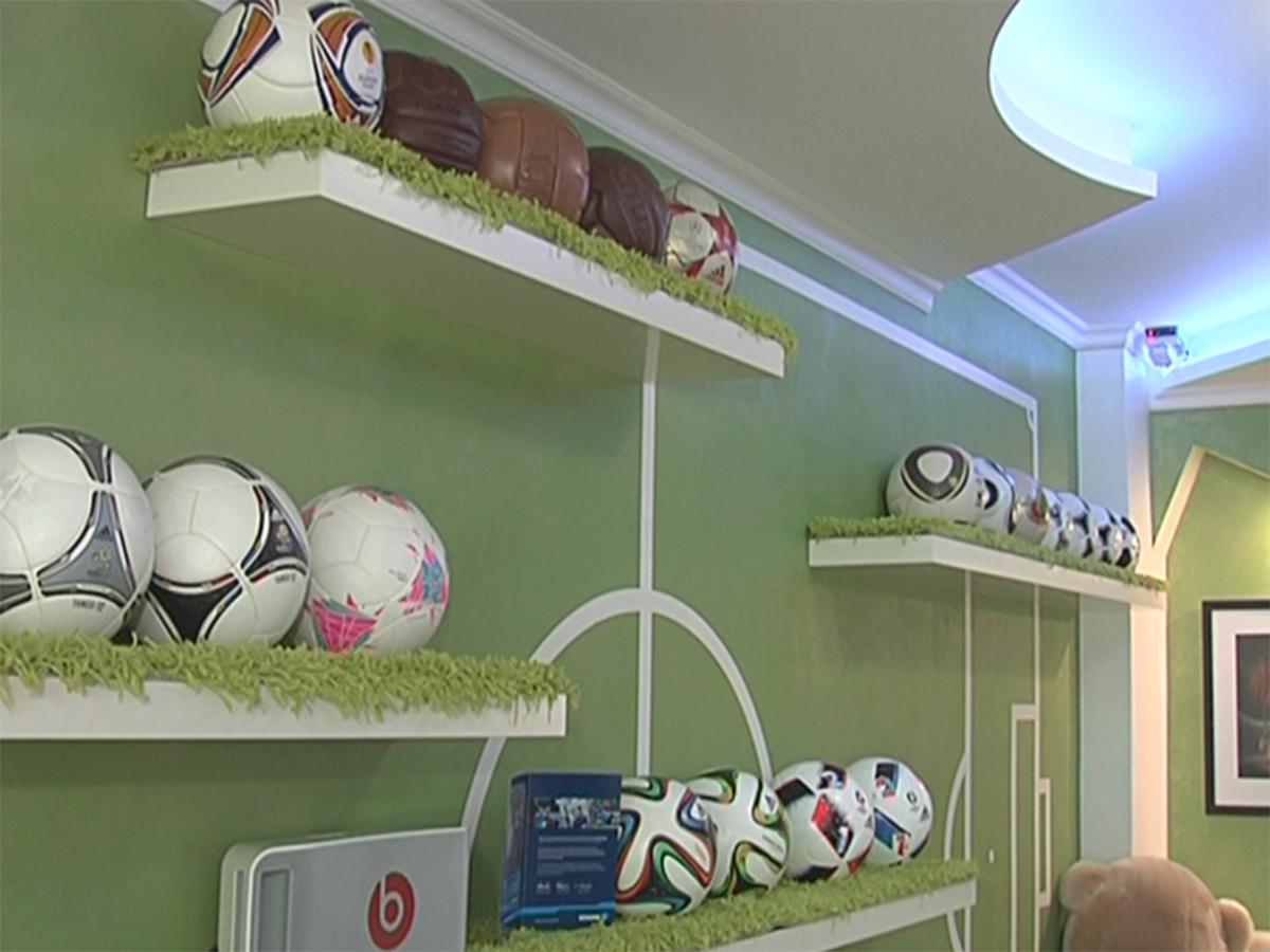 Краснодарец собрал коллекцию футбольных мячей чемпионатов мира и Европы