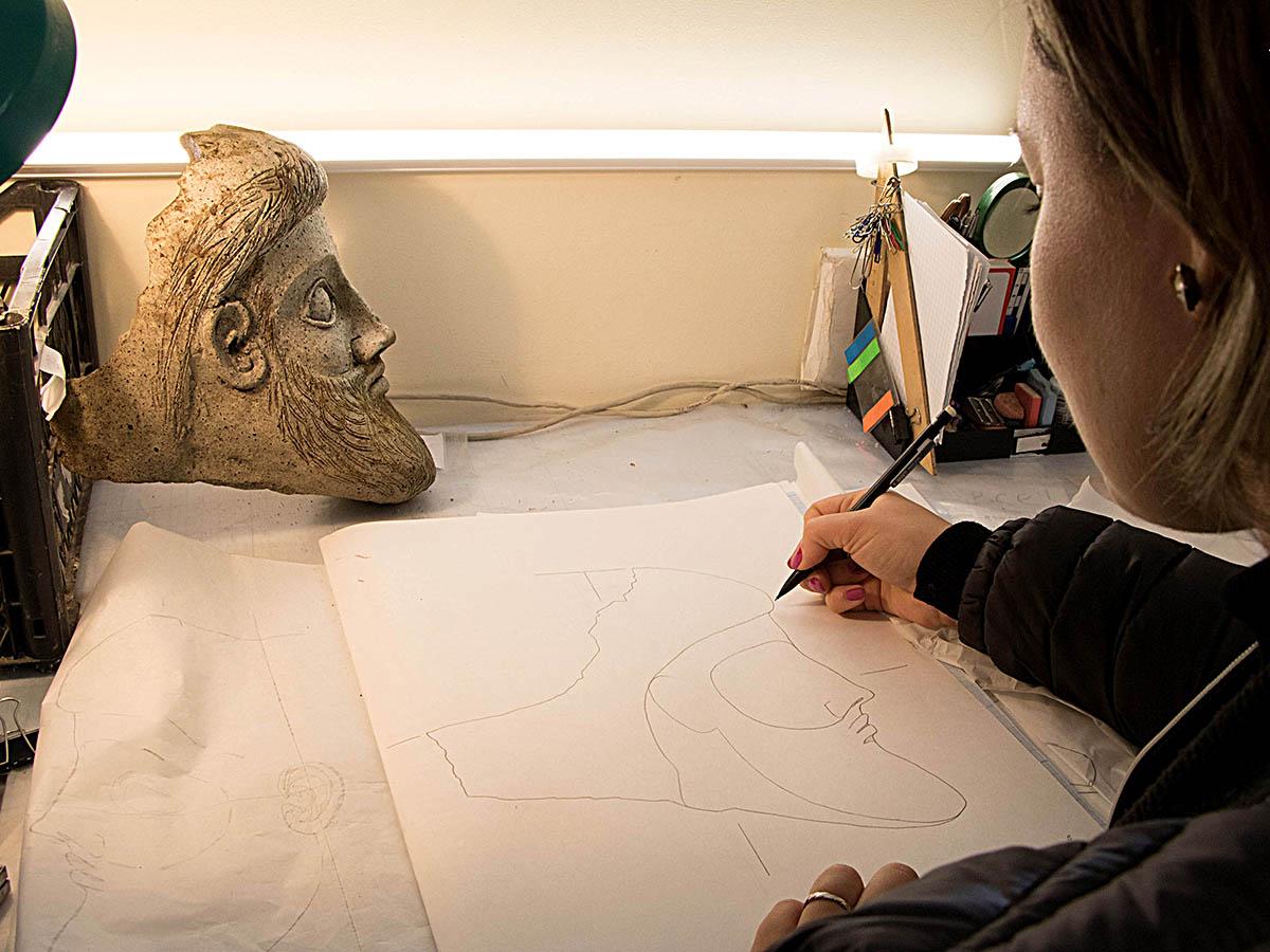 Археологи начали изучение найденного в Крыму фрагмента скульптуры
