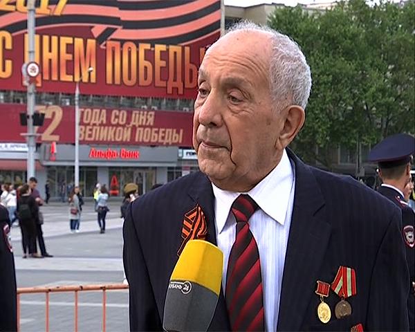 Ветеран Владимир Генин споет на Театральной площади Краснодара