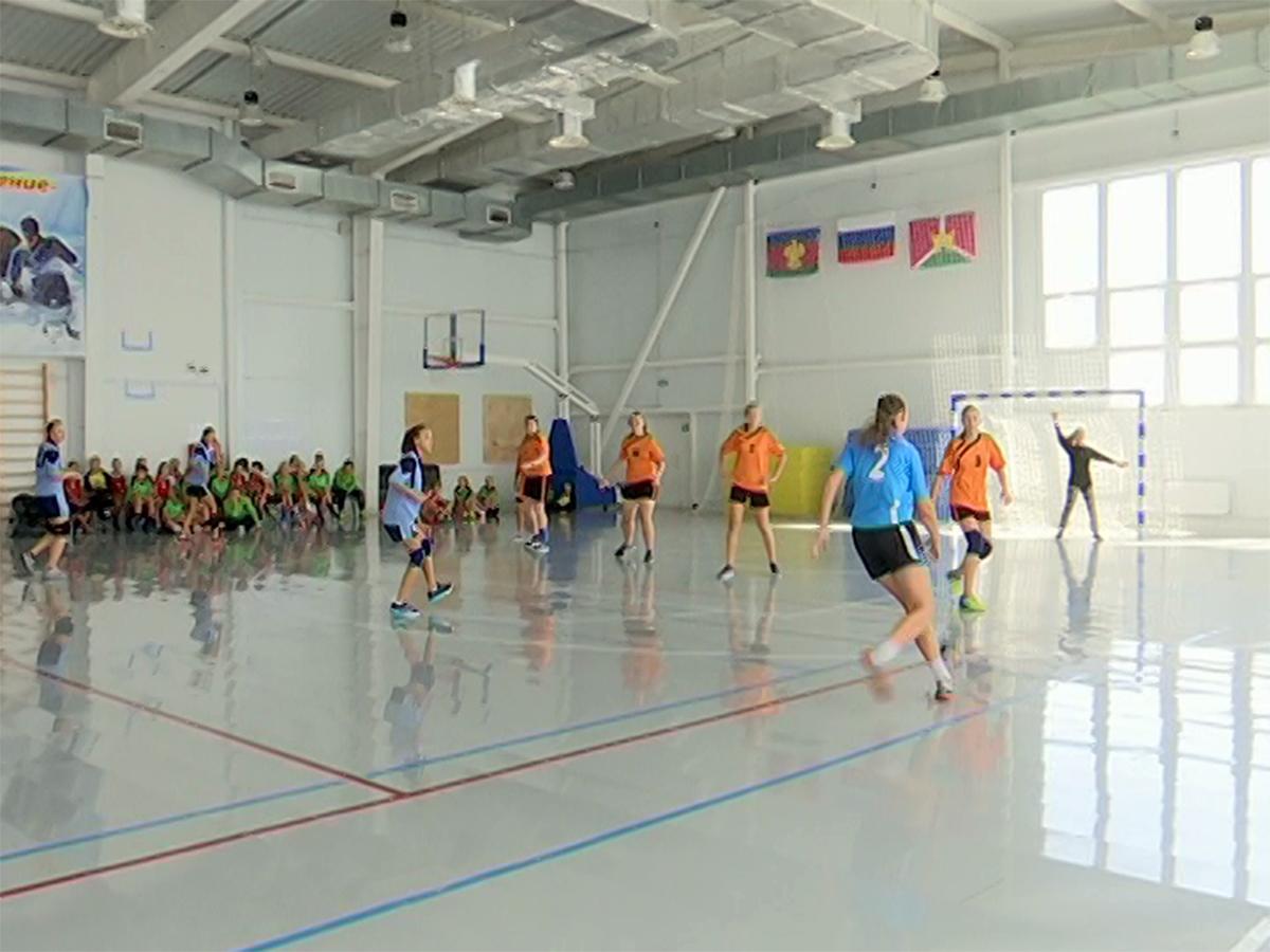 В Усть-Лабинске начались краевые соревнования по гандболу