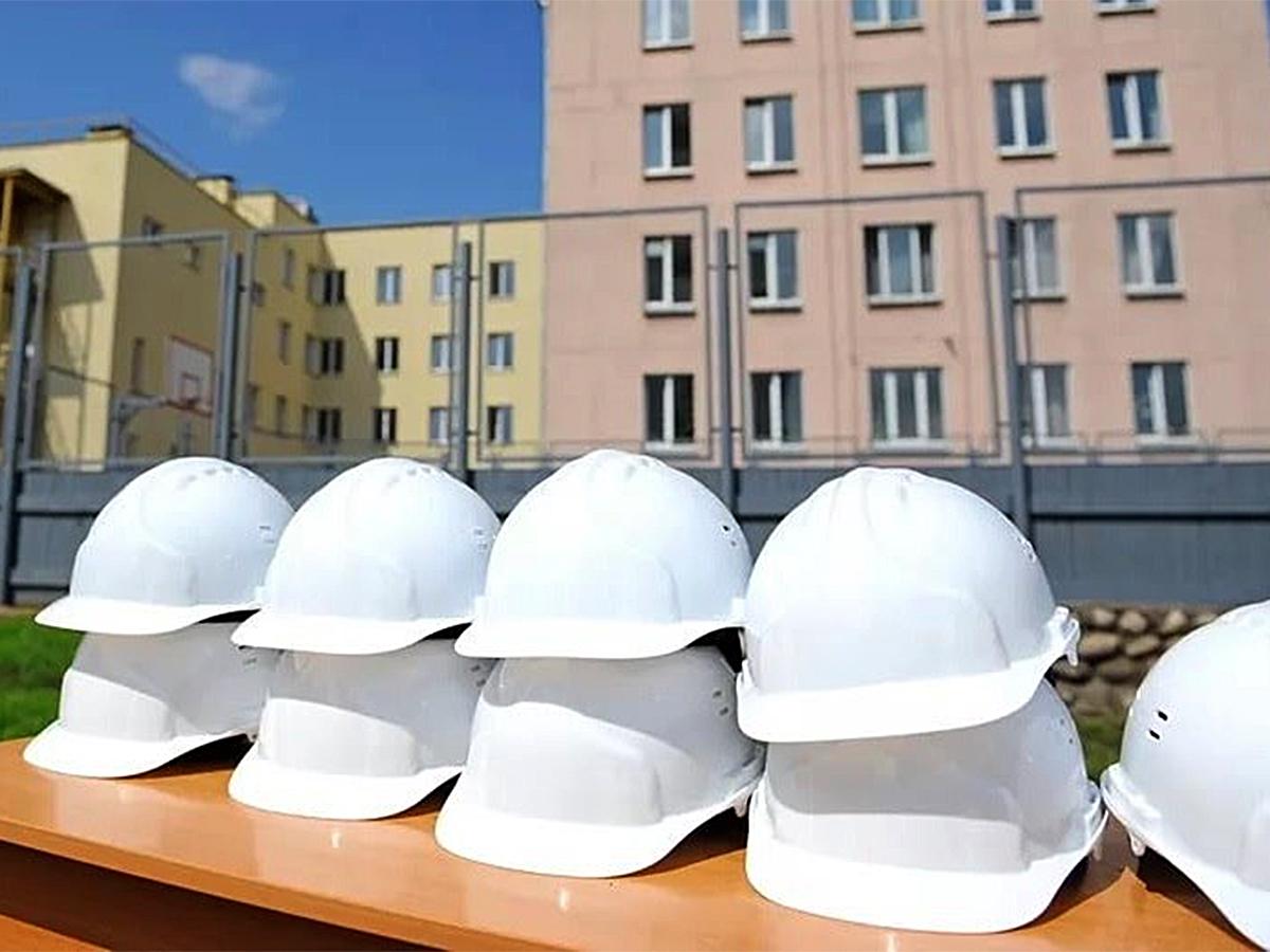 Анна Минькова проверила ход работ по строительству соцобъектов в Сочи