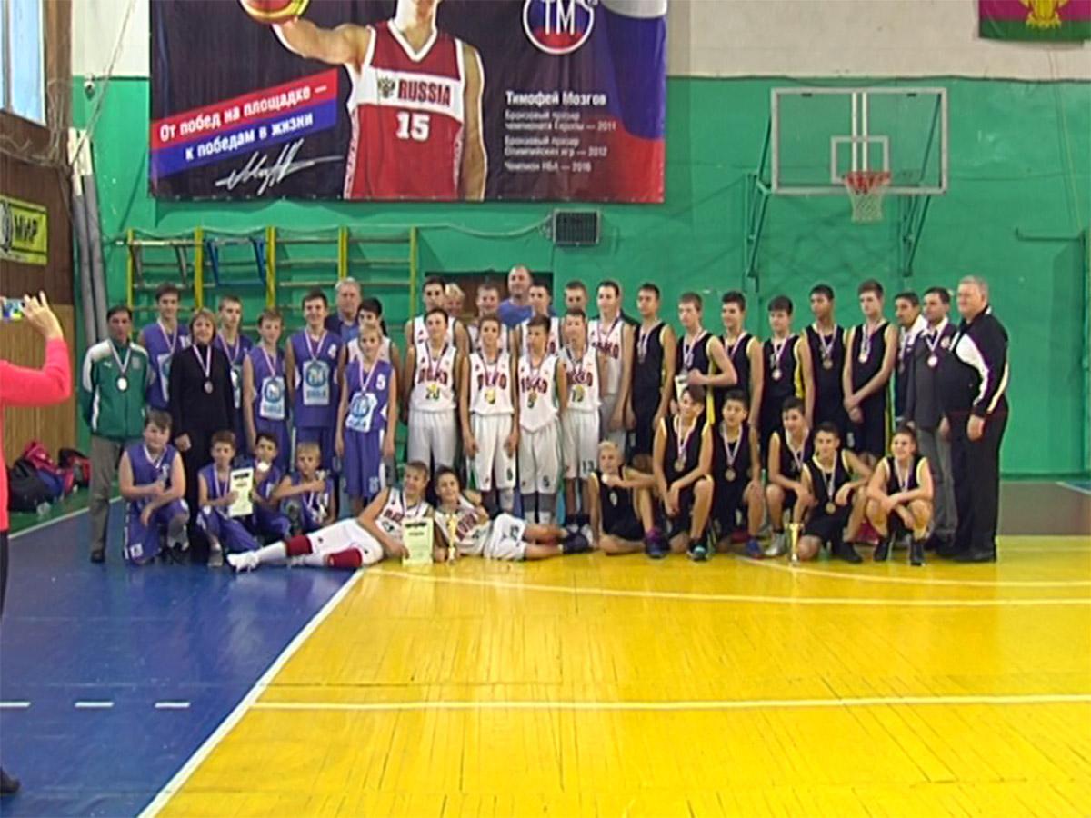В Тимашевске завершилось первенство края по баскетболу