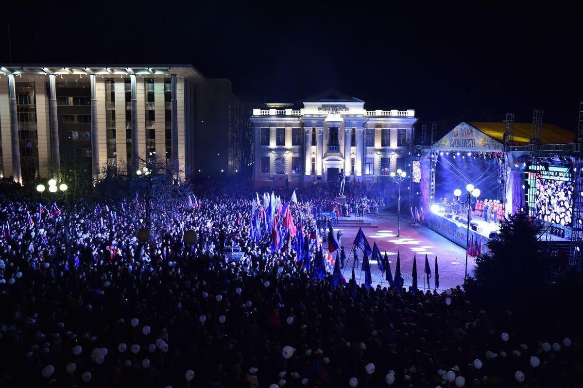 В Краснодаре устроили концерт в честь годовщины присоединения Крыма к России