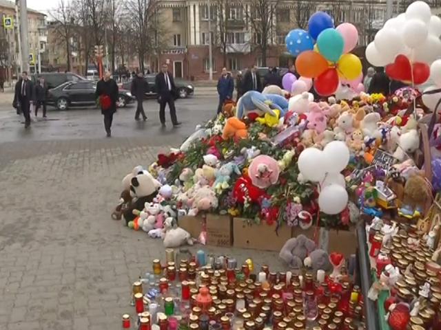 Жители Кубани создали стихийные мемориалы в память о погибших в Кемерове