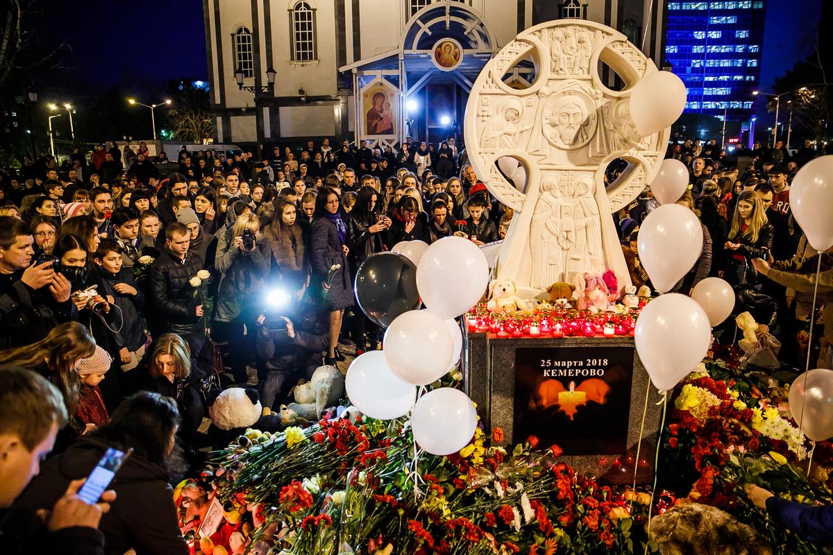 Во всех районах Кубани прошли митинги в знак скорби о погибших в Кемерово