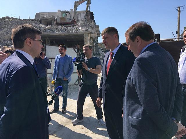 Первый вице-губернатор Кубани осмотрел проблемные строительные объекты в Сочи