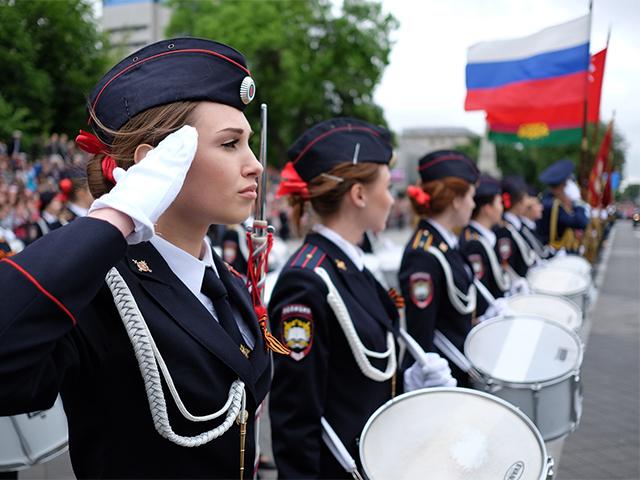 На Театральной площади Краснодара завершился парад ко Дню Победы