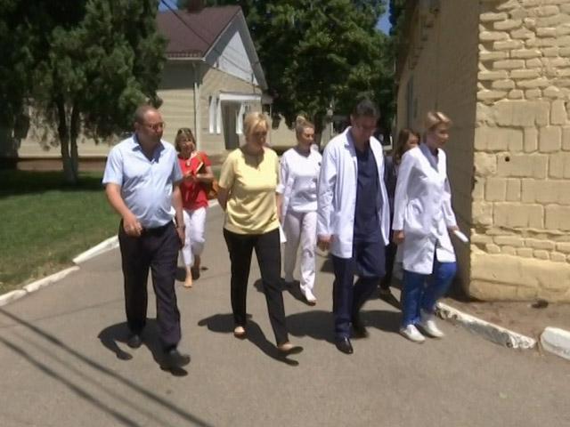 Анна Минькова посетила краевой онкодиспансер № 1 в Краснодаре