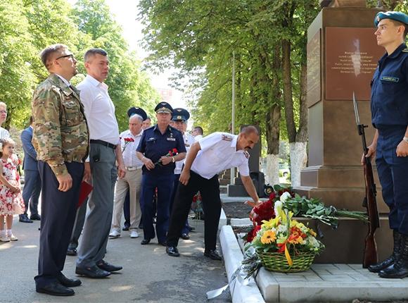 Как в Краснодаре прошло открытие памятника летчику Роману Филипову