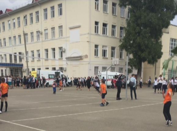 Полицейские изучают обстоятельства ЧП в краснодарской школе