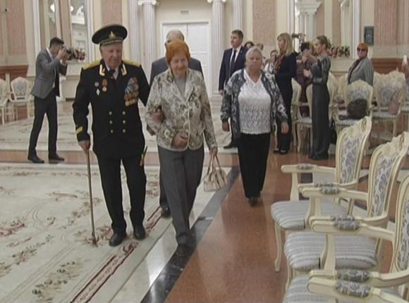 В Екатерининском зале Краснодара четыре семьи отметили бриллиантовую свадьбу