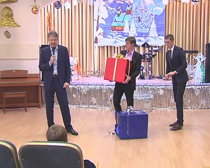 Сироты из Медведовской получили подарки от губернатора Кубани