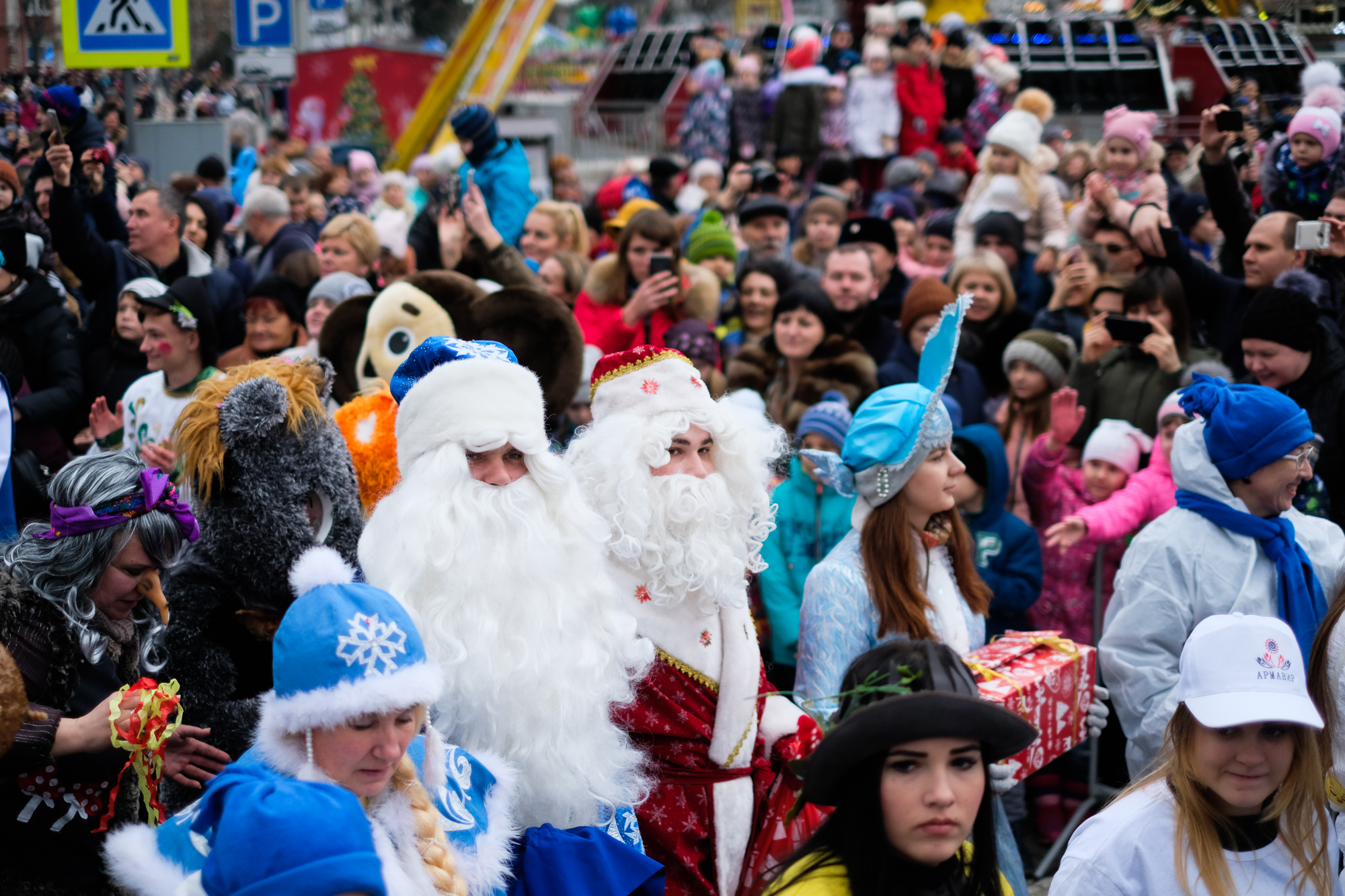 В Краснодаре и Сочи прошли парады Дедов Морозов