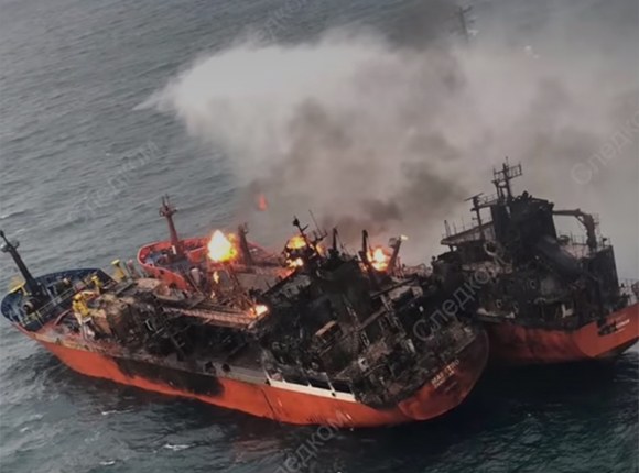 Как проходит спасательная операция на месте пожара на судах в Черном море