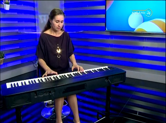 В программе «Хорошее утро» выступила певица и композитор Елена Жданова