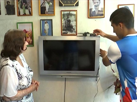 В Сочи 93-летней пенсионерке волонтеры настроили «цифру»