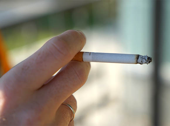 Предупреждает не только Минздрав: курение опасно для зрения