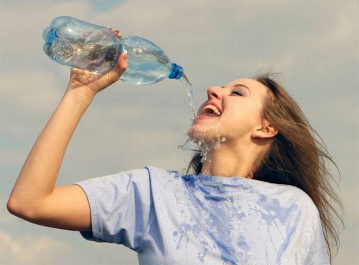 Стакан здоровья: зачем нужно пить теплую воду