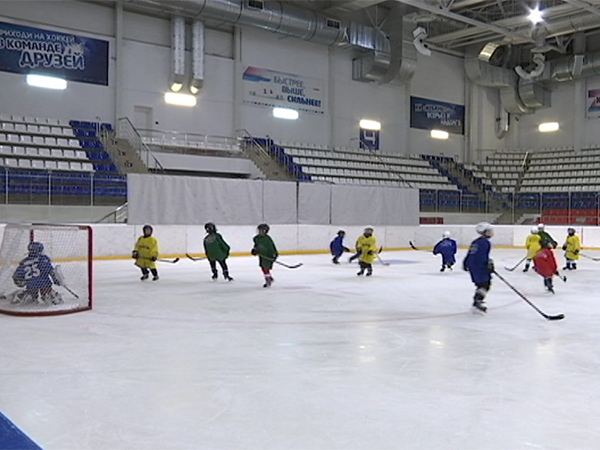 В Краснодаре юные хоккеисты отправились в первый класс с казачьим уклоном