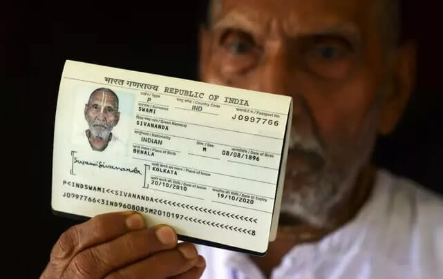 Путешественник во времени: в аэропорту ОАЭ случайно встретили 123-летнего старца