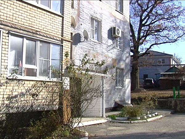 В Горячем Ключе жители не смогли добиться расселения из аварийного дома