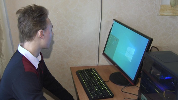 На Кубани ученику школы-интерната подарили игровой компьютер