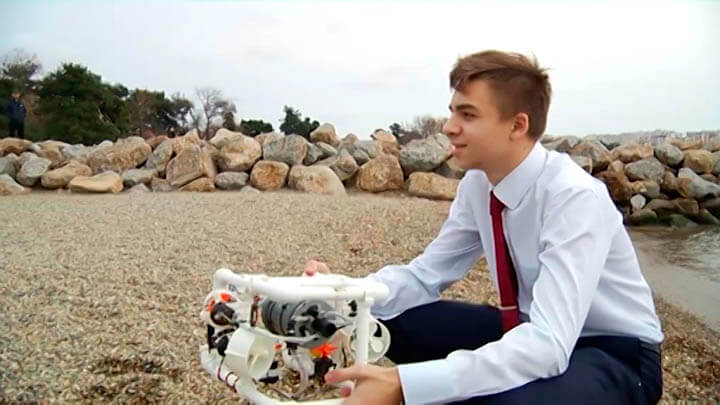 В Геленджике 11-классник сконструировал подводного робота