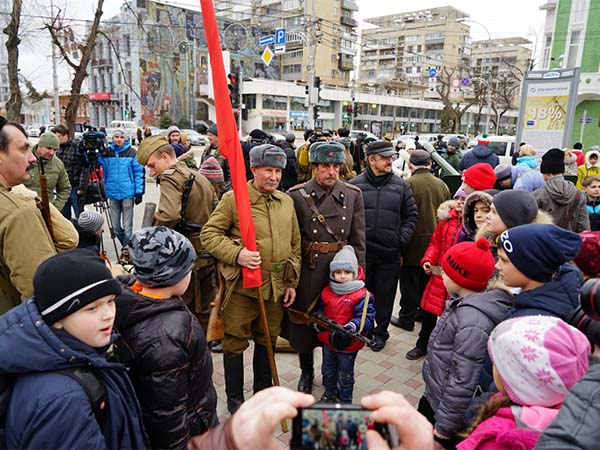 В Краснодаре реконструировали сражение между советскими войсками и гитлеровцами